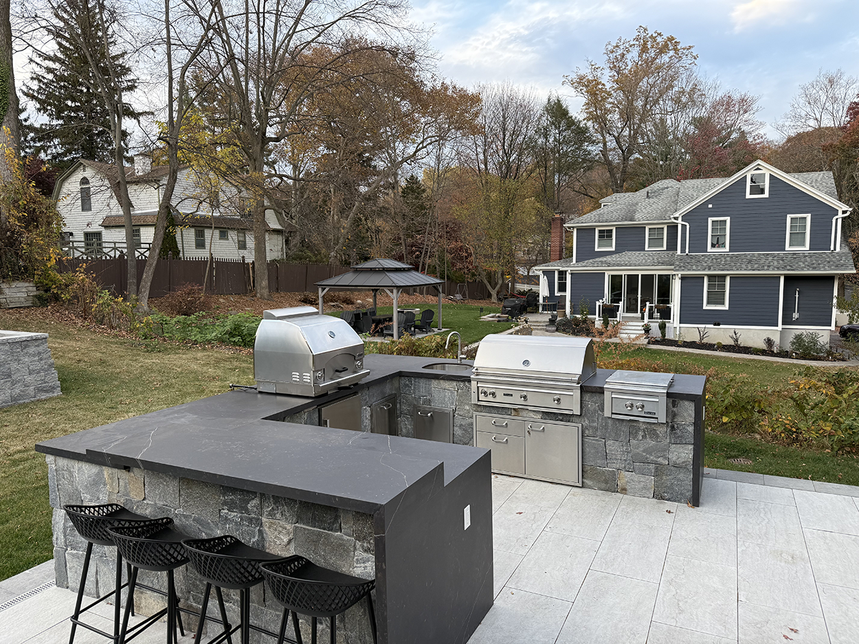 Outdoor Kitchen Ideas- Lynx Outdoor Kitchen