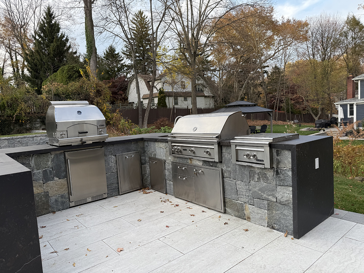 Outdoor Kitchen Ideas- Lynx Outdoor Kitchen